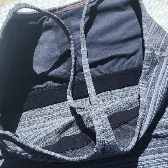 Lululemon Gray and White Fitted Sleeveless Tank Top - Picture 4 of 6